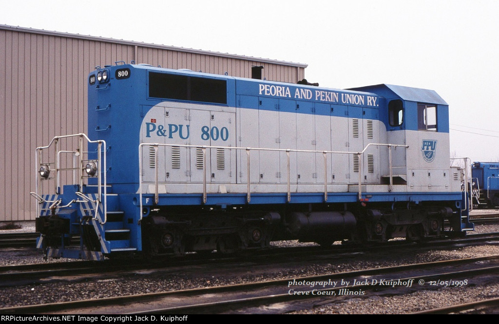 PPU, Peoria and Pekin Union, 800 SC15A-3 Caterpillar Powered , at Creve Coeur, Illinois. December 5, 1998. 